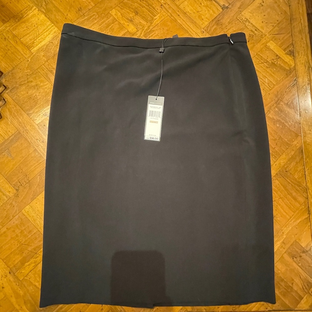 BCBG MaxAzria Elegant Black Women's Skirt — New with Tags